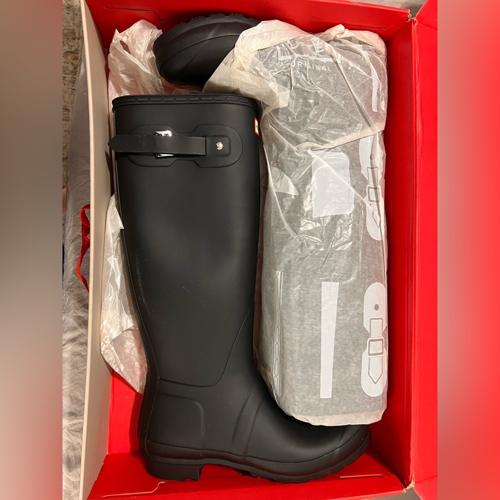 Hunter Women’s Matte Black Rain Boots